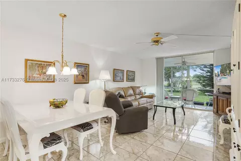 9621 Sunrise Lakes Blvd #112, Sunrise, FL 33322