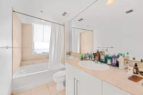 325 S Biscayne Blvd #1726, Miami, FL 33131 photo 17