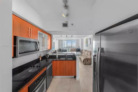 325 S Biscayne Blvd #1726, Miami, FL 33131 photo 9