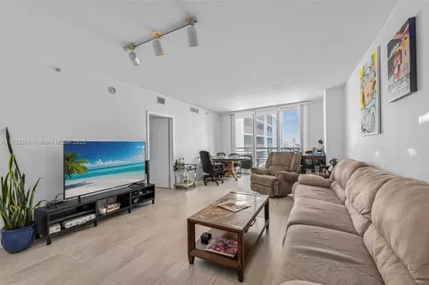 325 S Biscayne Blvd #1726, Miami, FL 33131 photo 4
