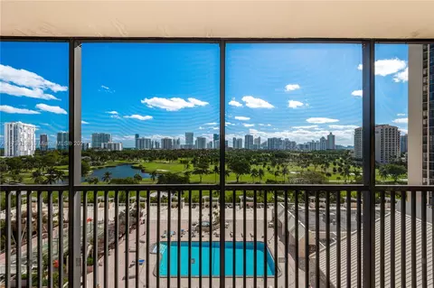 20301 W Country Club Dr #1026, Aventura, FL 33180