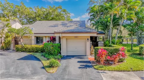 9221 Chelsea Dr N, Plantation, FL 33324