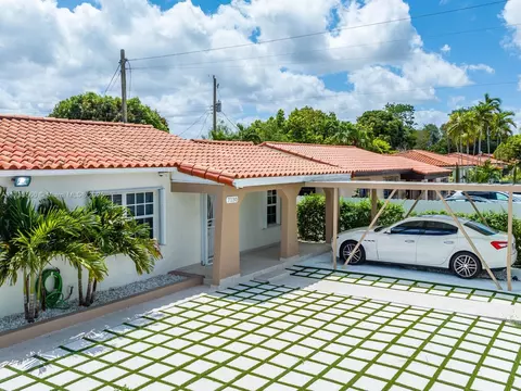 7130 SW 4th St, Miami, FL 33144