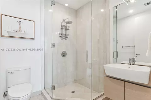 Bath - 200 Biscayne Boulevard Way #4912, Miami, FL 33131 photo 2 of 4