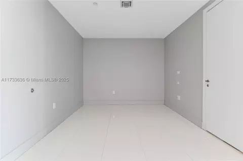 Bedroom - 200 Biscayne Boulevard Way #4912, Miami, FL 33131 photo 1 of 4