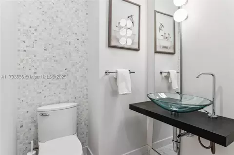Bath - 200 Biscayne Boulevard Way #4912, Miami, FL 33131 photo 1 of 4
