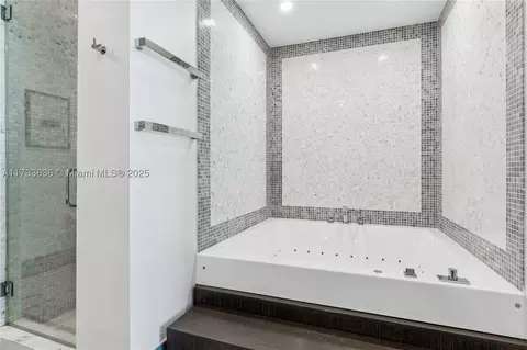 Bath - 200 Biscayne Boulevard Way #4912, Miami, FL 33131 photo 4 of 4