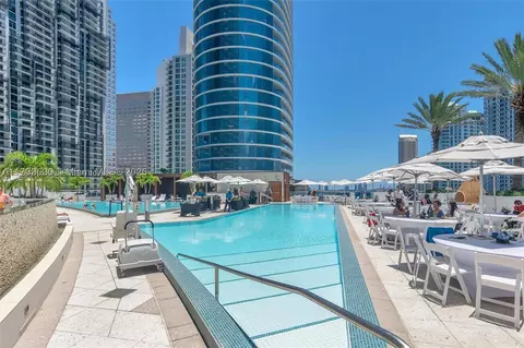 Exterior - 200 Biscayne Boulevard Way #4912, Miami, FL 33131 photo 1 of 3