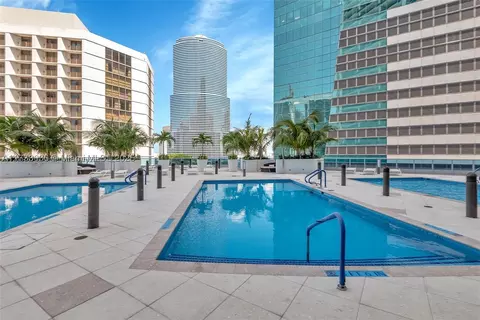 Exterior - 200 Biscayne Boulevard Way #4912, Miami, FL 33131 photo 2 of 3