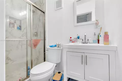 Bath - 101 W 17th St, Hialeah, FL 33010 photo 4 of 4