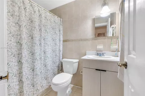 Bath - 101 W 17th St, Hialeah, FL 33010 photo 2 of 4