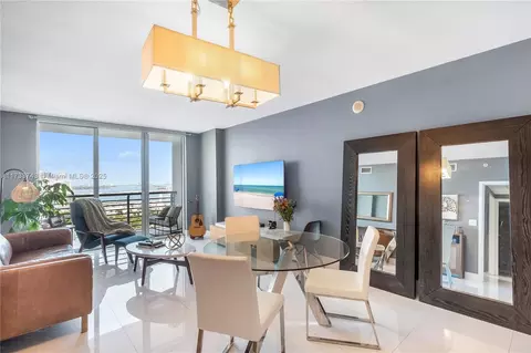 325 S Biscayne Blvd #2514, Miami, FL 33131