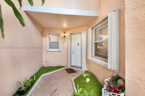 3275 NW 44th St #3, Oakland Park, FL 33309