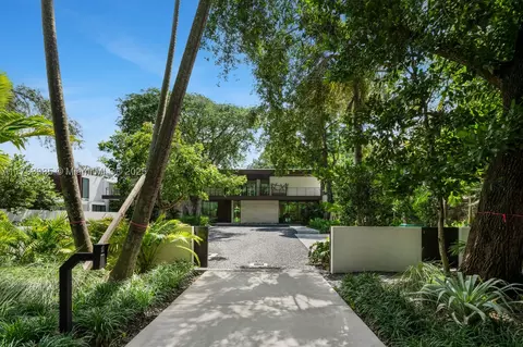 4040 Kiaora St, Miami, FL 33133