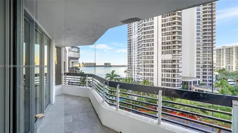 19195 NE 36th Ct #703, Aventura, FL 33180