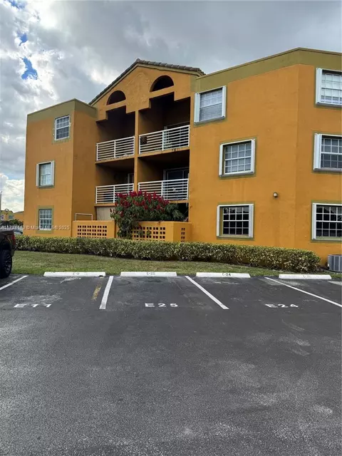 9715 Fontainebleau Blvd #E309, Miami, FL 33172