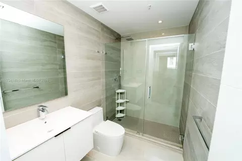Bath - 801 Brickell Key Blvd #3104, Miami, FL 33131 photo 4 of 4