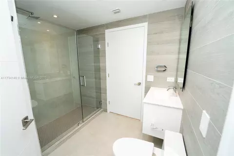 Bath - 801 Brickell Key Blvd #3104, Miami, FL 33131 photo 3 of 4