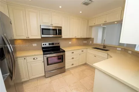 Kitchen - 801 Brickell Key Blvd #3104, Miami, FL 33131 photo 1 of 2