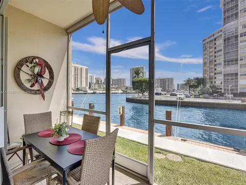 2600 Diana Dr #105, Hallandale Beach, FL 33009