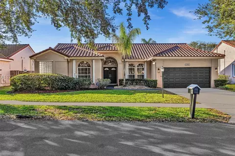 10818 Nashville Dr, Hollywood, FL 33026