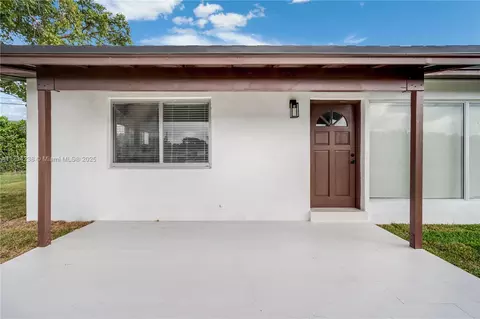 8831 SW 43rd St, Miami, FL 33165