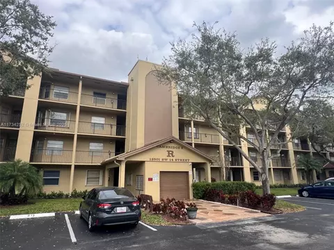 12501 SW 14th St #313R, Pembroke Pines, FL 33027