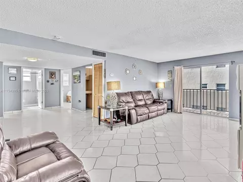1236 Alton Rd #404, Miami Beach, FL 33139