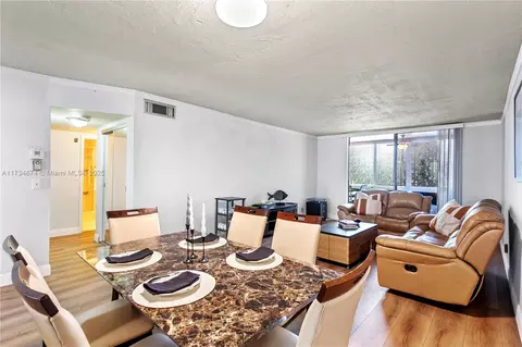 2851 Somerset Dr #415, Lauderdale Lakes, FL 33311
