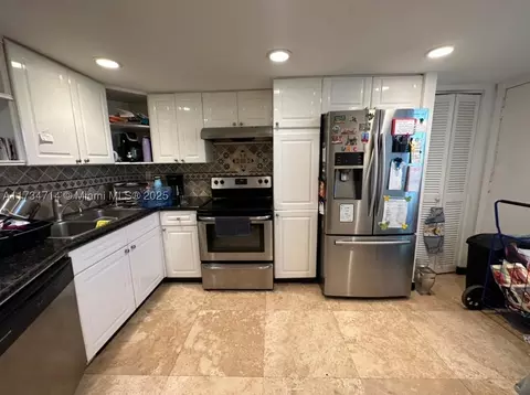 1680 NE 191st St #209-2, Miami, FL 33179