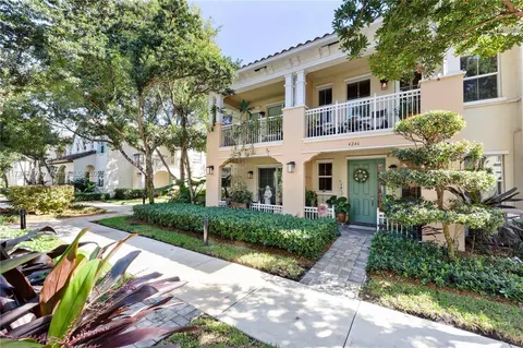 4246 Cascada Cir, Hollywood, FL 33024