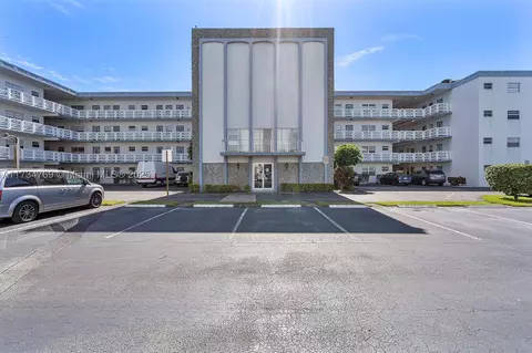 4050 NW 42nd Ave #318, Fort Lauderdale, FL 33319