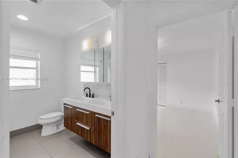 Bath - 10575 E Key Dr, Boca Raton, FL 33498 photo 3 of 5