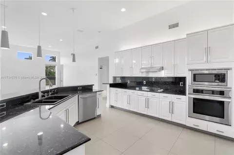 Kitchen - 10575 E Key Dr, Boca Raton, FL 33498 photo 5 of 6