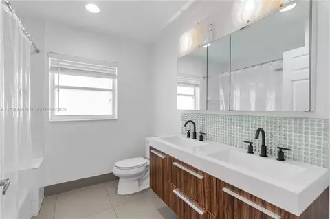 Bath - 10575 E Key Dr, Boca Raton, FL 33498 photo 2 of 5