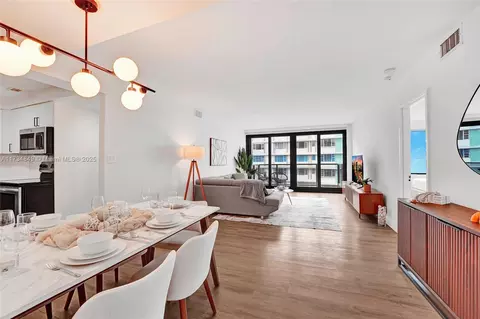 5225 Collins Ave #1606, Miami Beach, FL 33140