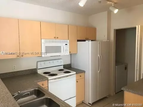 8040 N Nob Hill Rd #208, Tamarac, FL 33321
