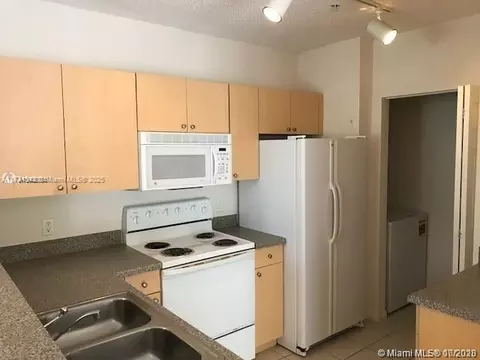 8040 N Nob Hill Rd #208, Tamarac, FL 33321