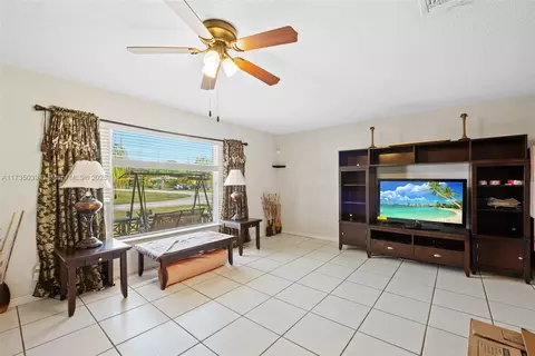 8900 NW 70th Ct, Tamarac, FL 33321