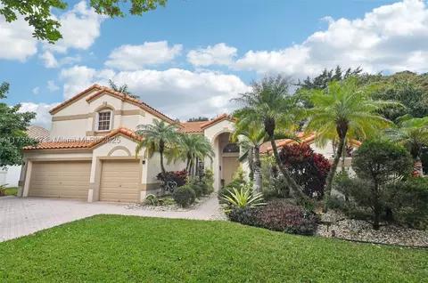 10780 Santa Fe Dr, Hollywood, FL 33026