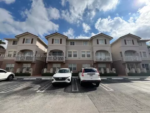 8826 W Flagler St #211, Miami, FL 33174