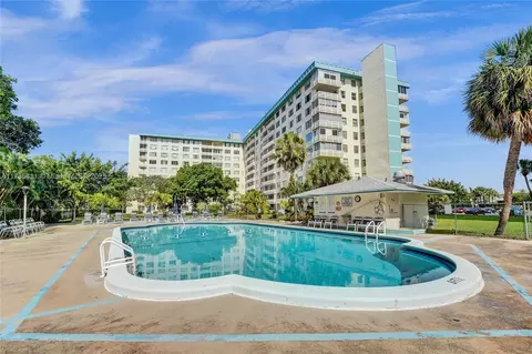 4330 Hillcrest Dr #116, Hollywood, FL 33021
