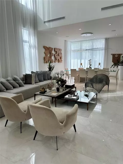 10553 NW 68th Ter, Doral, FL 33178