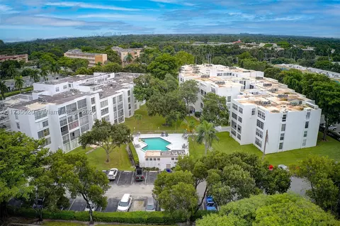 6903 Cypress Rd #B19, Plantation, FL 33317