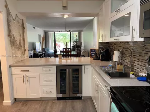 8415 Forest Hills Dr #105, Coral Springs, FL 33065