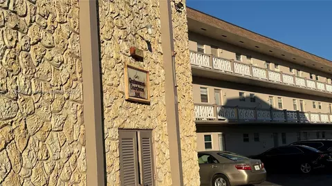 5181 W Oakland Park Blvd #305, Lauderdale Lakes, FL 33313