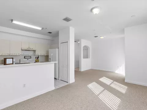 120 Jacaranda Country Club Dr #200, Plantation, FL 33324