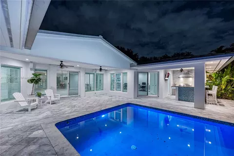16141 W Troon Cir, Miami Lakes, FL 33014