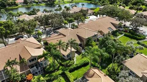 15871 SW 12th St, Pembroke Pines, FL 33027