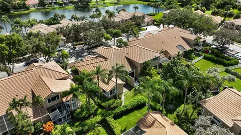 15871 SW 12th St, Pembroke Pines, FL 33027